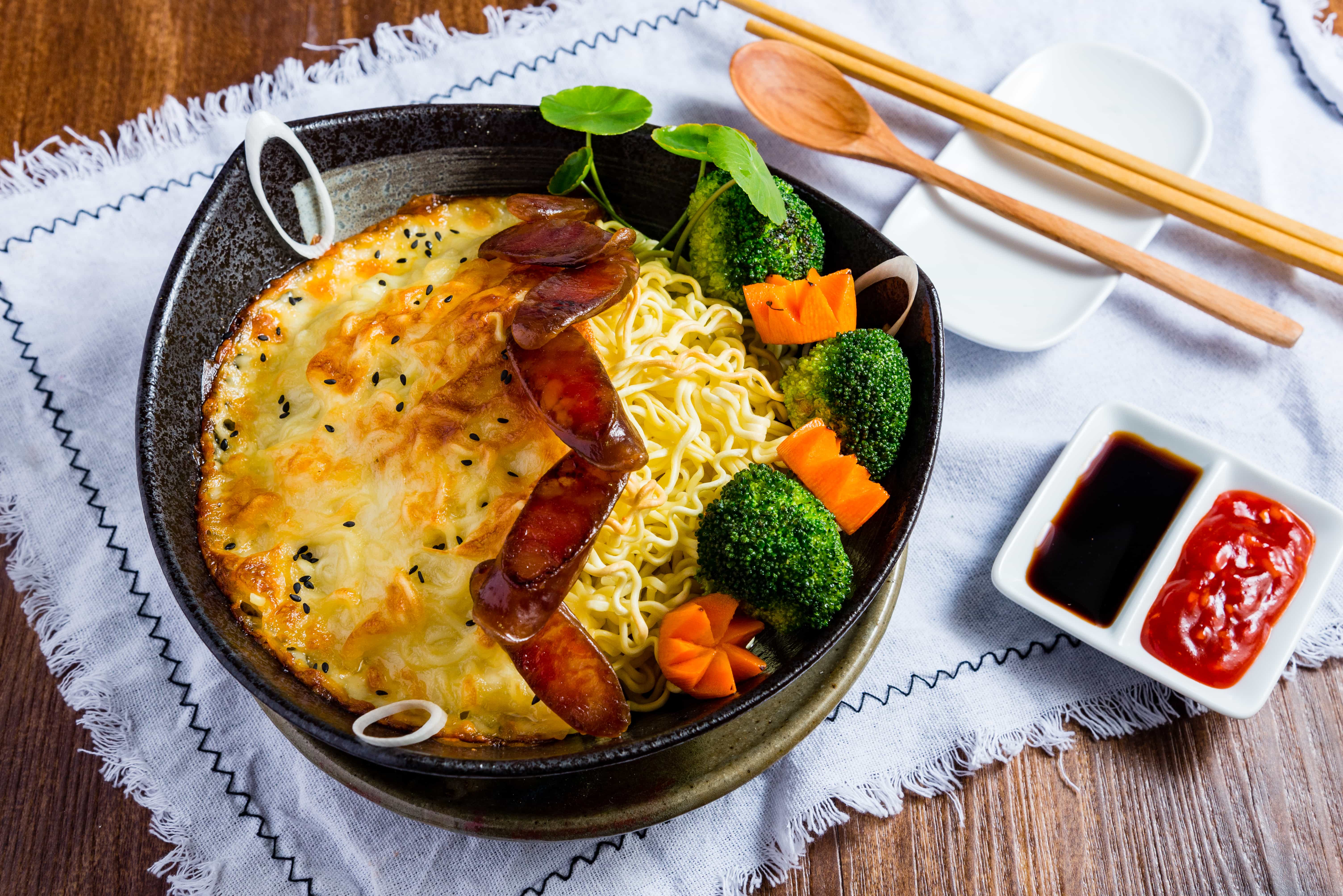 Spicy Grilled Noodles With Baked Cheese