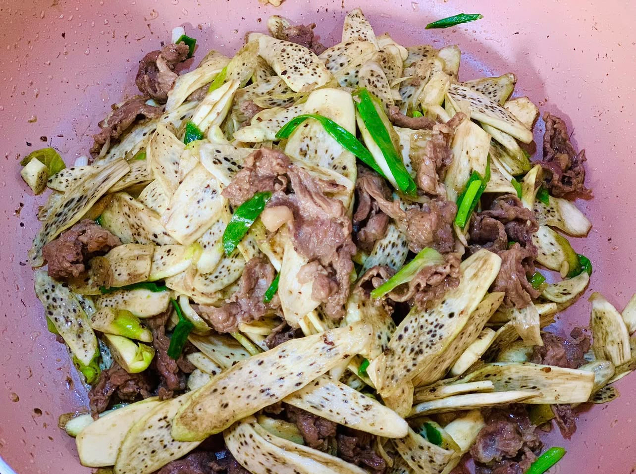 Bò xào củ niễng